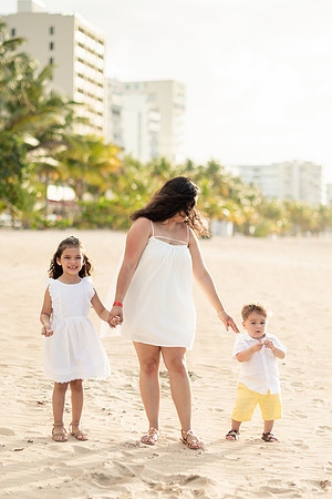 Family Session in Courtyard Marriott San Juan