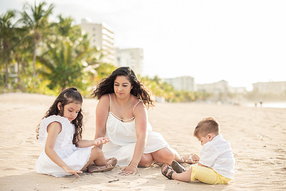 Family Session in Courtyard Marriott San Juan