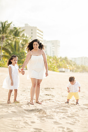 Family Session in Courtyard Marriott San Juan