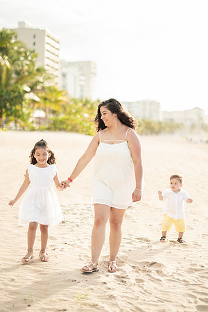 Family Session in Courtyard Marriott San Juan