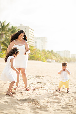 Family Session in Courtyard Marriott San Juan