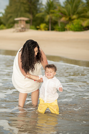 Family Session in Courtyard Marriott San Juan
