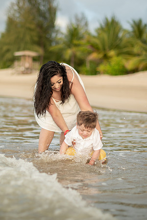 Family Session in Courtyard Marriott San Juan