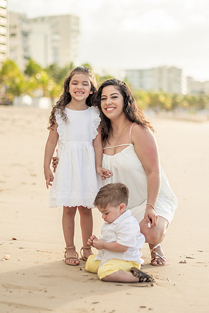 Family Session in Courtyard Marriott San Juan