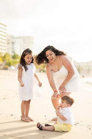 Family Session in Courtyard Marriott San Juan